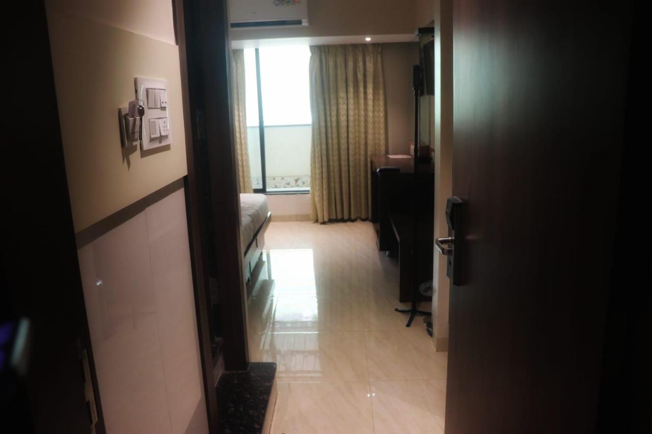 Hotel Mourya Residency Navi Mumbai Exterior foto